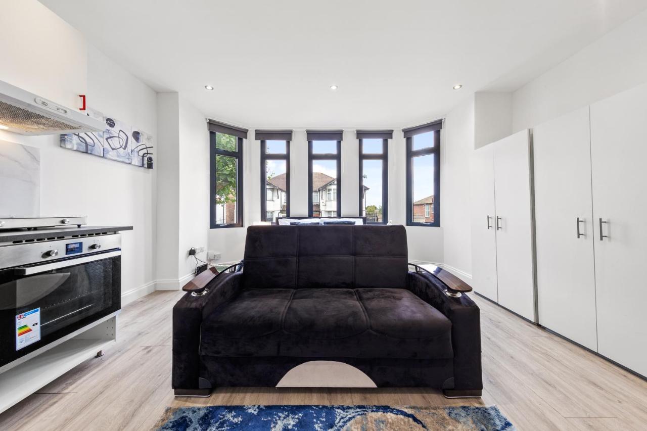 Comfy 1Bdr - 30Mins To Central Ldn - Parking The Hyde Esterno foto