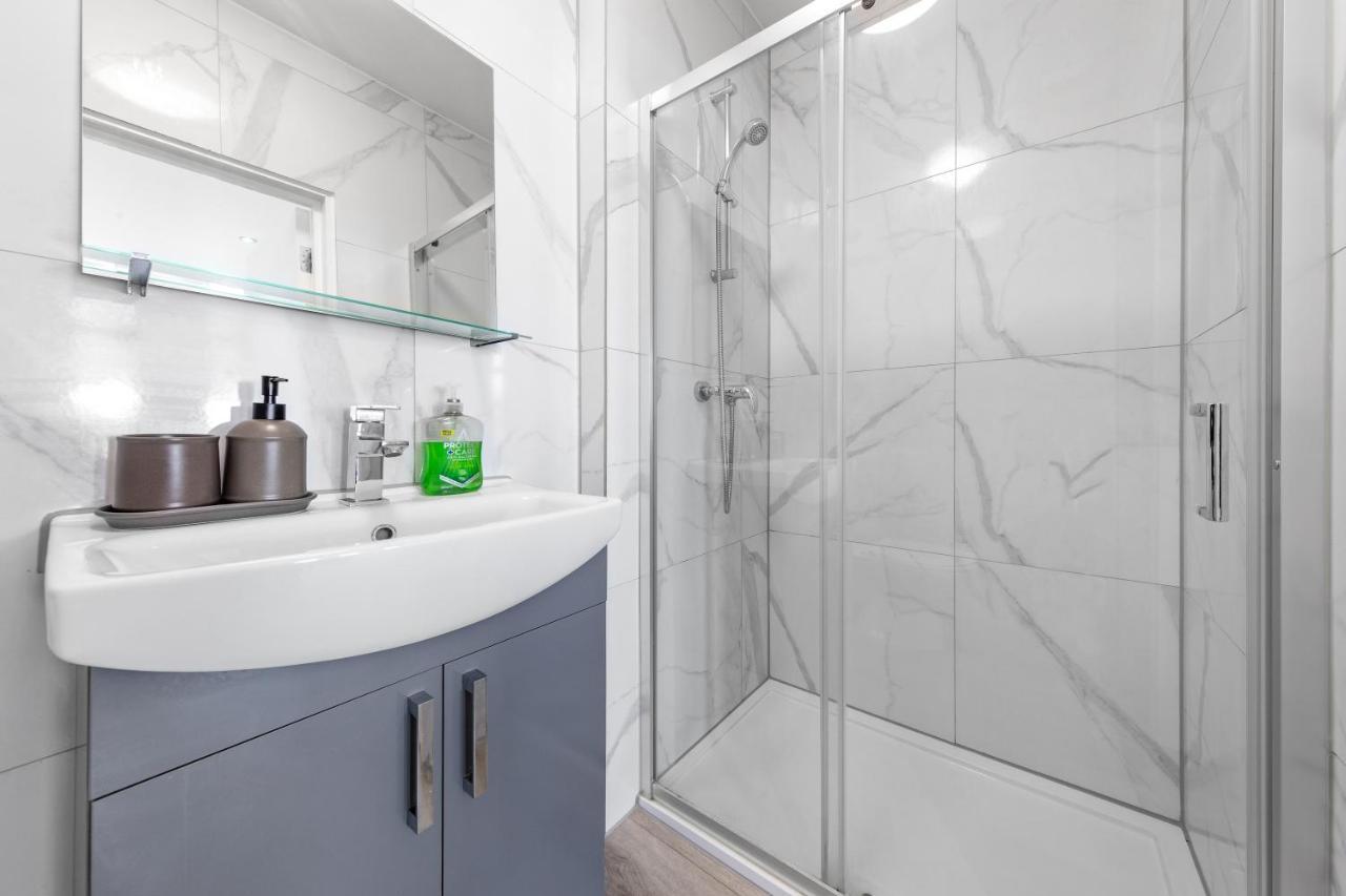 Comfy 1Bdr - 30Mins To Central Ldn - Parking The Hyde Esterno foto